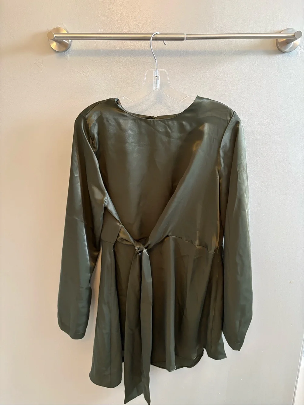 Green Tie-Detail Satin Pantsuit - Picture 8 of 9